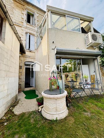 Immeuble de rapport composé d'un local commercial et d'un grand appartement avec extérieur, plein coeur de Ruelle sur Touvre