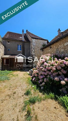 À Vendre – Petite maison de village pleine de potentiel – Barrou (37350)