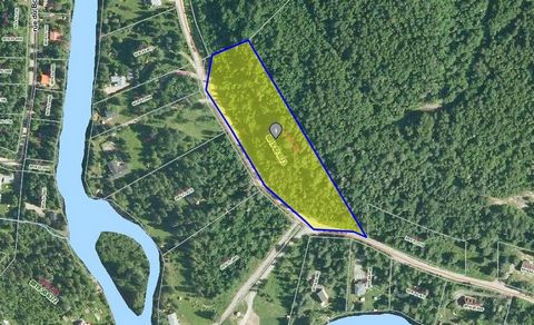 Terrain boisé de plus de 132 000 pi² offrant 766 pi de façade sur une rue paisible sans issue. Situé à Saint-Alphonse-Rodriguez, ce vaste terrain offre intimité, tranquillité et un fort potentiel de développement. Zonage permettant la location à cour...