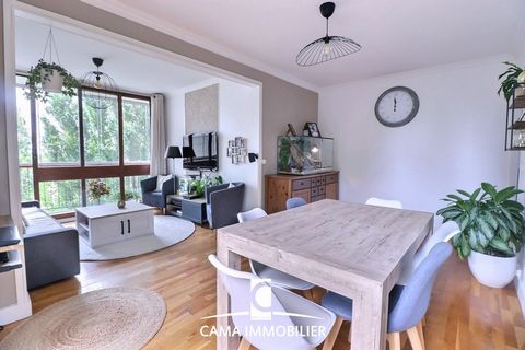 In a private residence with swimming pool and in the heart of a green and secure environment, come and discover this superb 83 m2 apartment, completely renovated with taste and ready to welcome its future owners. As soon as you enter, you will be sed...