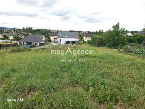 Terrain constructible - viabilisé - 1377 m²