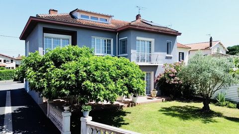 Villa d'Exception 210m² avec Jardin et Dépendance