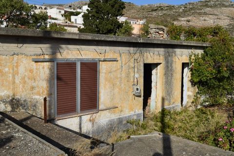 Ziros Old house for renovation of 140m2 located on a plot of 240m2.The property consists of three rooms plus another four rooms for complete renovation. It enjoys views to mountain and the water and electricity are nearby. There is a garden, a courty...