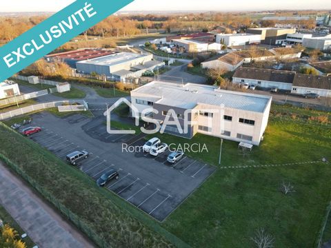 10 min from Blagnac airport, Office / Workshop building from 2009, air-conditioned, located in the artisanal zone of la Patte d'Oie in Merville, currently rented. In R + 1 the total surface of 851m² is composed of offices, workshops, 2 meeting rooms,...