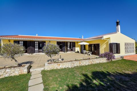 A fantastic B&B just a 4km away from Lagos and a mere 3km to beach and golf. Sitting on around 3 acres of land this property has lots of character, offering nice accommodation, beautiful gardens and swimming pool, a summer gazebo for BBQs, the cosine...