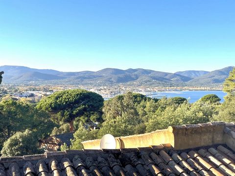 In a dominant position with a panoramic view overlooking the bay and nature ideally located at the entrance of the village of Saint-Tropez, property to be renovated. Provencal style property with an area of about 170 m2, offering in the state a large...