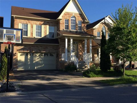 Perfect 3 Bedroom Detached Home* Large Eat-In Kitchen W/ Centre Island, Backsplash, S/S Appliances & W/O To Deck* Open Concept Living Room & Dining Room* Bamboo Floor On Main Floor* Upper-Level Family Room W/ Gas Fireplace & Vaulted Ceiling* Spacious...