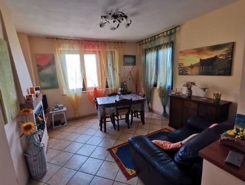 CITTA' DELLA PIEVE (PG), Voc. Concello; flat on the second floor measuring approximately 85 sq m comprising living room, kitchen, double bedroom, small bedroom, bathroom and laundry room. The property includes underfloor heating, terrace, balcony, ga...