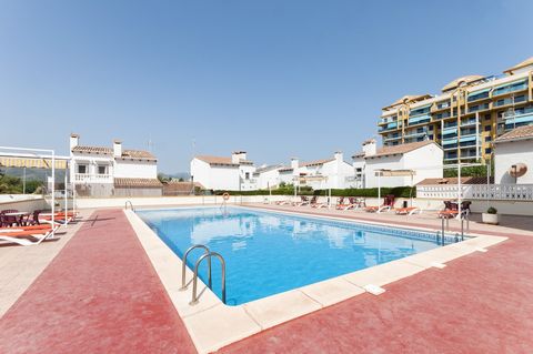 If you can't stop dreaming with the beach and the sea, spend some deserved days off in this cosy apartment located only 500 metres away from the beautiful beach of Gandía. It welcomes 2-4 guests and it features a great shared pool. The area of Playa ...
