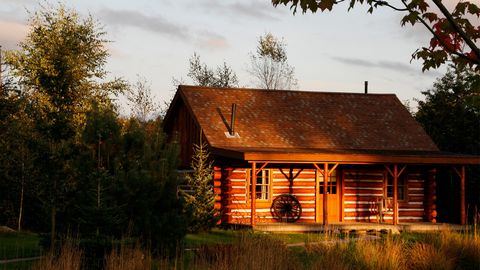 An original overnight stay or a weekend away in American style? Then the American log cabin at Melody Ranch is highly recommended. Enjoy the cozy atmosphere in this cozy holiday home for two people. The interior of this special holiday home comes fro...