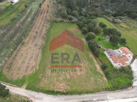 Land of 9200sq.M located in Usseira, Óbidos. It is located 10 minutes from Óbidos and its Medieval Castle. Good access to the A8 and A15. 50 minutes from Lisbon. *The information provided is merely informative, non-binding, and does not dispense with...