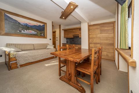 ﻿This beautiful chalet apartment in the north-west of Italy is equipped with a shared fenced garden and an attractive interior. It can accommodate up to 4 people and is ideal for enjoying a wonderful holiday with your partner or family. Sauze D'Oulx ...