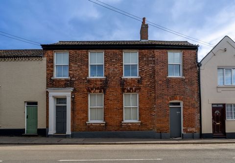 Only a minute’s walk from the centre of the market town of Fakenham and everything it has to offer in the way of facilities, shops and a weekly market, this updated mid-terrace brick-built townhouse is beautifully presented throughout, having been lo...