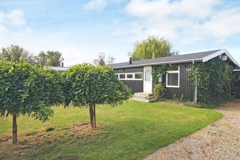 Well-kept and personally furnished holiday home located on Enø, which has a fixed bridge connection to Karrebæksminde. The cottage has comfortable furnishings as well as free internet and TV with Chromecast in the living room. In the annex there is A...
