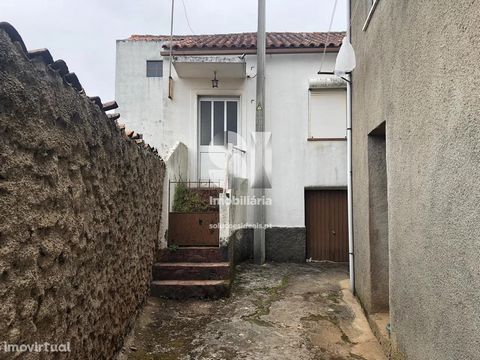 House to restore in a very quiet village, Canas. As a great potential, this property has 3 bedrooms, wine cellar and storage. It has a terrace and the possibility of making a garage. Located 6.5 km from Coimbra and with public transport, it becomes a...