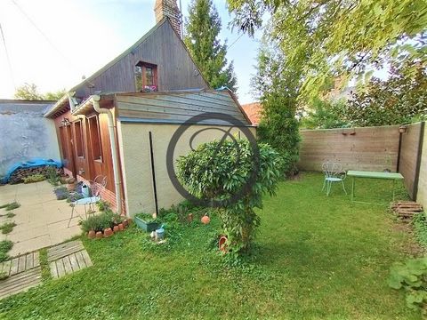 Only 7 minutes from Beauvais, in a quiet area, this pretty house is a cozy little nest without any work that can be moved in immediately, ideal for beginners, or to have a pied-à-terre. 7 min from the airport. It offers a kitchen open to the living r...