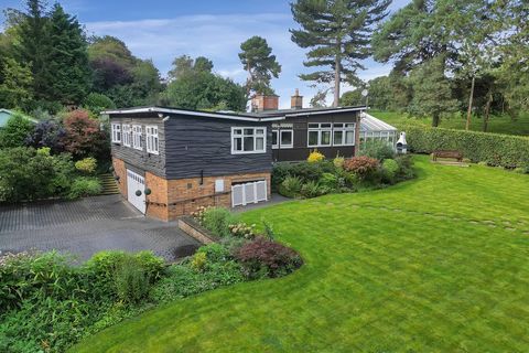 A striking and individual detached family home situated on Moss Drive, an exclusive and sought after address within Bramcote Village. THE ORCHARD The Orchard is located approximately 4 miles west of Nottingham city centre and, along with several othe...