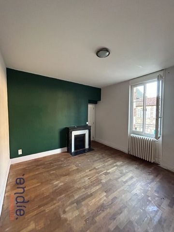 QUARTIER PREFECTURE - LARGE 4-ROOM APARTMENT FOR SALE: COME AND DISCOVER THIS 4-ROOM APARTMENT OF 84 m² LOCATED IN MOULINS (03000). It offers a living room of 30 m2, 2 bedrooms of 14 m2, a kitchen and a bathroom of 10 m2. This apartment has individua...