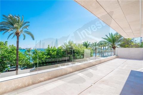 Brand new. Top quality apartment with terrace on Paseo Marítimo with sea views. House of about 160m2 built approx. This apartment has a useful area of 106m2 plus 44m2 of terrace, large living room, fitted kitchen with office, 3 bedrooms, wardrobes, 2...