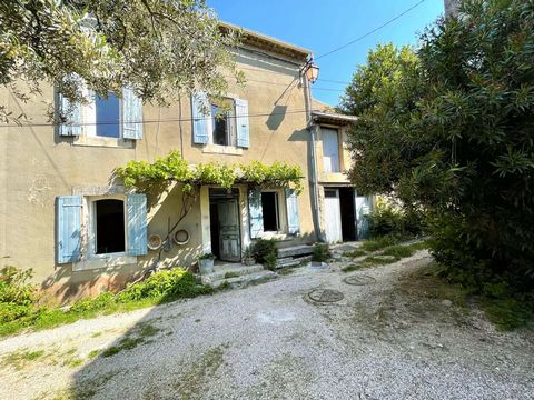 Alpilles in the centre of the charming village of Eygalieres, stone property to renovate fully. A charming stone village house of 226 m2 to renovate entirely in the centre of Eygalieres with the possibility of creating more than 250 m2 of living spac...