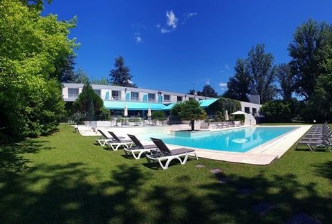 In the heart of a very dynamic village in the Lot valley -economically and culturally-, here is a very good opportunity to take over a friendly, modern and comfortable hotel-restaurant. Class 3 stars in 2023, Elegance hotel and restaurant Savoureux c...