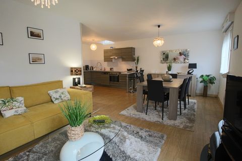 Your ADDE Immobilier firm offers you: Apartment with three main rooms, on the ground floor of a small condominium, comprising: Entrance, living room opening onto a fully equipped kitchen, two beautiful bedrooms, a bathroom as well as a toilet, a hall...