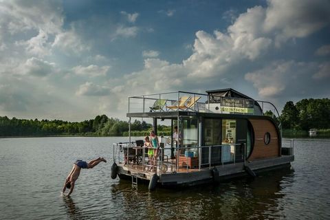 Would you like a very special holiday home? Then this stylish and well-equipped houseboat on the Dahme for up to 4 adults and 2 children is exactly what you have been looking for. As captain of your houseboat, you determine the course. In the morning...