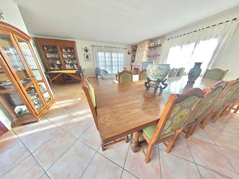 Beautiful villa with rustic finca located in Santa Oliva. It consists of approximately 17000 meters of plot, and villa built on one floor with 598m2. The house has a spacious living room, a fully equipped kitchen, 5 double bedrooms, one of them en su...