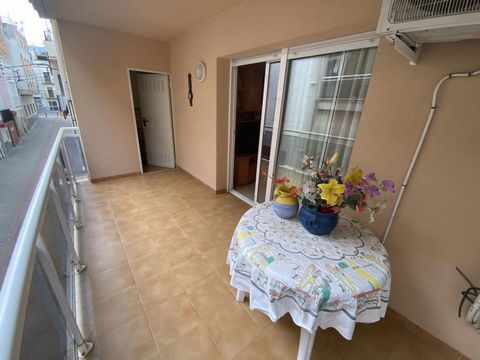 Apartment of 86 m2 in La Rã pita, Costa Dorada, Tarragona. It has 3 bedrooms, 2 bathrooms, an open plan kitchen with a large living room and a south-facing terrace. Air conditioning/heating. Furnished. Lift. The city of Sant Carles de la Rã pita is l...
