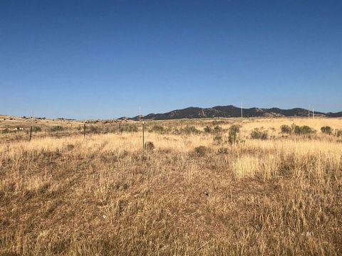 Here's a unique opportunity to own several entire blocks in a very unique location. These blocks are zoned commercial and residential. Great directed views of the Sangre De Cristo mountains and the town of Westcliffe and Silver Cliff Zoning. These pr...