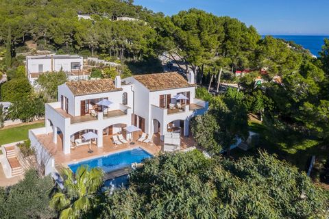 Exceptional Opportunity: Luxurious Tourist-Licensed Villa for Sale in Majorca, Cala Provençals. In the peaceful northeast of Majorca, close to the popular destinations of Cala Ratjada and Capdepera, this stunning villa with a tourist license is a uni...