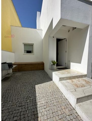 House for sale on the ground floor and 1st floor, with backyard and patio. It consists of: Ground floor: -Spacious and bright living room with fireplace; -Bedroom with wardrobe included; -Full W.C; -Kitchen equipped with modern appliances and ample s...