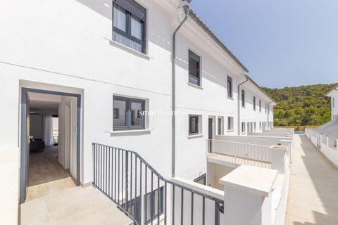 The house has 128.8 m² and is located 5 minutes from the beach, in the Capdepera area. It has two double bedrooms, one single on the first floor, with a complete bathroom on the same floor, and the fourth bedroom with a complete en-suite bathroom and...