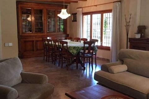 This spacious 5-bedroom villa in Romanyà de la Selva (Santa Cristina d'Aro) is centrally located in the medieval village and hosts up to 10 guests. The property is ideal for families or groups and has a swimming pool and barbecue. The villa is 4 km a...