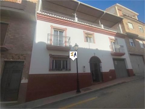 This 253m2 build 7 bedroom, 2 bathroom townhouse with a large roof terrace is situated in Molvizar a traditional Andalucian village with around 3,000 residents and whitewashed houses, in the province of Granada in Andalucia, Spain. Surrounded by moun...