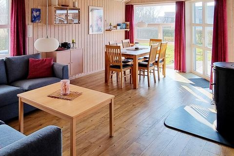 Luxurious Danish holiday home located in the second row of the Water and Landscape Park in Otterndorf. Guests are free to use the owner's canoe for 2 adults and 2 children (use is at your own risk / insurance). Life jackets are available. After a lon...