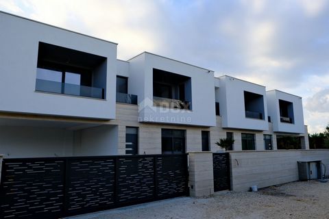 ZADAR, ZATON - Luxury Semi-detached Villa with Heated Pool, Sauna and Gym! New construction! A1 An exceptional semi-detached villa for sale in picturesque Zaton, newly built, located only 1300 meters from the sea. This premium property offers two cov...