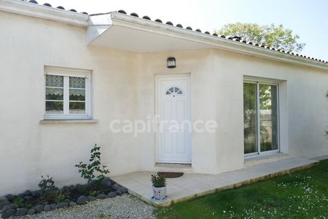 ARVERT, maison de plain pied composée d'une cuisine entièrement équipée ouverte sur séjour avec accès à la terrasse plein sud, cellier/laverie, trois chambres avec placards dont une avec un grand dressing, une salle d'eau et un wc séparé avec lave-ma...