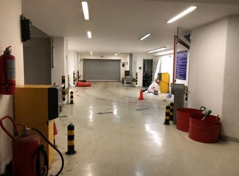 Mechanische parkeerplaats te koop in een gebouw met 4 kelders, begane grond, 9 verdiepingen en dak. Het station heeft een totale oppervlakte van 4.258 vierkante meter en kan 172 voertuigen bedienen. Het bouwjaar is 2011. Isqm onroerend goed, Tel. Con...