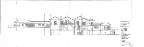 Trata-se de uma moradia de alto luxo, junto ao Golf Belas Club. Moradia composto de cave, rés-do-chão e 1ºandar, para habitação. Tipologia T7 Composta por: Piso em cave c/ garagem, lavabo, ginásio, sauna, jacuzzi, balneários e salão de festas. Piso 0...