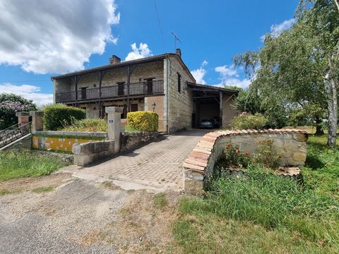 Kom en ontdek dit huis met een zeer groot potentieel. Het onderste deel is bewoonbaar en het bovenste deel kan worden omgebouwd, mooie volumes in een rustige omgeving met een prachtig bebost land. Een grote carport met terras en barbecue, een waterpu...