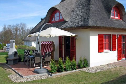 Rêve de vacances dans une maison de vacances au toit de chaume, à seulement 400 m de la plage, 2 chambres, jusqu'à 4 personnes avec cheminée, les animaux sont les bienvenus !