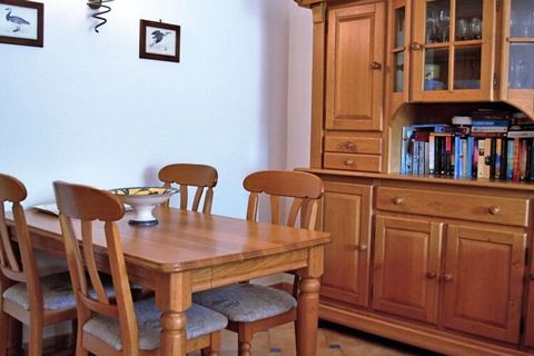 Apartment for 4 people in Sainte-Maxime within walking distance to sea with 2 bedrooms, bathroom with toilet, shower/bath, kitchen, living room with air conditioning and TV, DVD, separate toilet, terrace with outdoor lighting, garage and large swimmi...