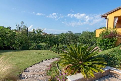 Giardino senza corona -2700m², privacy, piscina riscaldata 60 m², idromassaggio benessere, sauna, bagno turco, massaggiatrice, tennis, biliardo, calcio freccette, camino