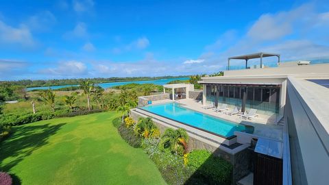 Nestenn bietet eine exquisite Villa mit 4 Schlafzimmern im renommierten Beau Champ Golf Estate, dem Höhepunkt des luxuriösen Wohnens auf Mauritius. Diese atemberaubende Villa verbindet nahtlos moderne Eleganz mit anspruchsvollem Komfort und bietet ei...