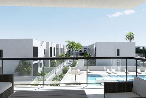 NIEUWBOUW WOONCOMPLEX IN TORRE DE LA HORADADA Nieuwbouw wooncomplex van appartementen, penthouses en bungalows met 2 en 3 slaapkamers, 2 badkamers in Torre de la Horadada op slechts 300m van het strand. Bungalows op de begane grond met eigen tuin, pe...