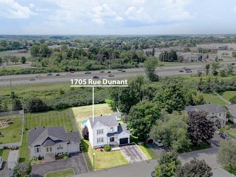 Charmante maison à étages située au 1705 rue Dunant, dans un quartier paisible de Boisbriand. Dotée d'un garage, elle offre un cadre de vie idéal pour une famille. Au rez-de-chaussée, salon spacieux, salle à manger lumineuse, cuisine fonctionnelle et...