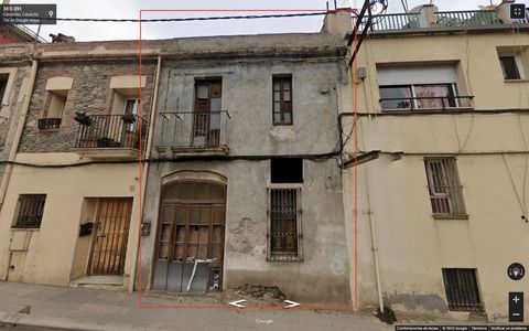 CDH02 - Cardedeu, edifico; Descubra una exclusiva oportunidad de inversión con este edificio para reformar en su totalidad en Cardedeu, Barcelona. Este proyecto ofrece la posibilidad de construir tres modernos apartamentos en una ubicación privilegia...