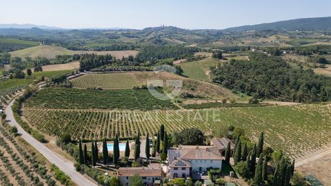 In der Nähe einer der schönsten Ortschaften der Toskana, San Gimignano, befindet sich dieses herrliche Anwesen in einer kleinen und charmanten Anlage, die von sanften Hügeln umgeben ist. Das Anwesen wurde im Jahr 2007 mit großer Sorgfalt und unter Ve...