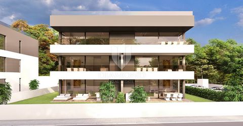 Location: Istarska županija, Poreč, Poreč. Spacious apartment with a large garden, new building! This modern apartment under construction is for sale just two kilometers from the center of Poreč. The apartment is located on the ground floor of a buil...